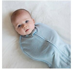 Woombie original swaddle in blue 0-3 M